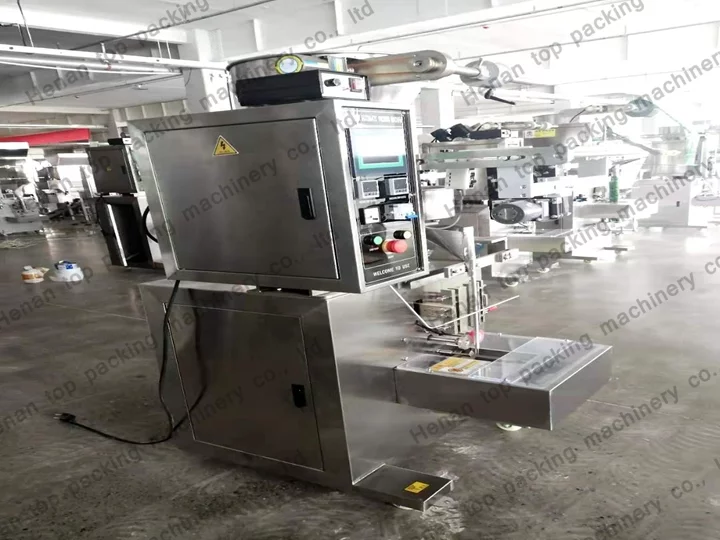 Automatic candy packaging machine
